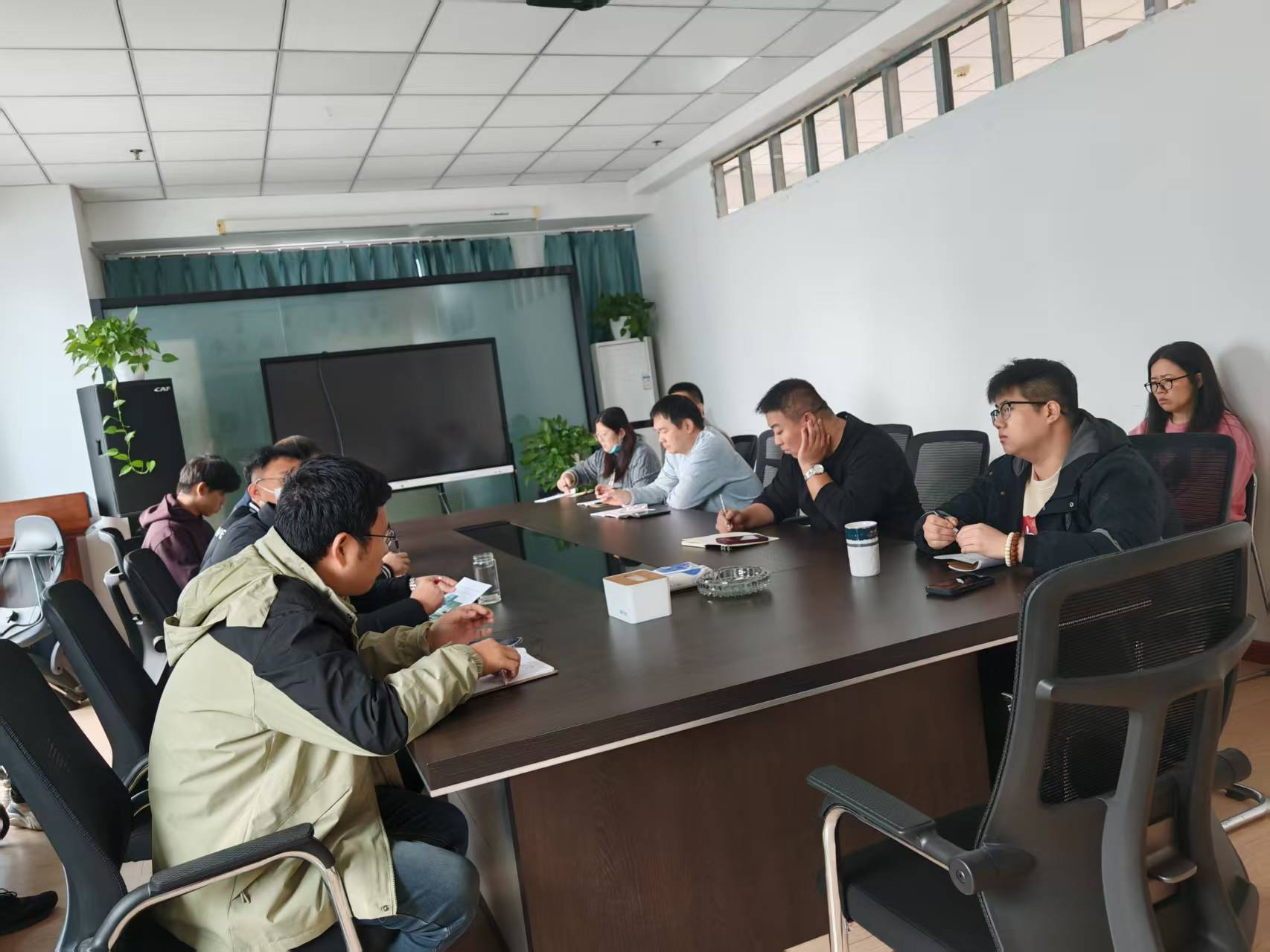 HEGERLS Team Discussion and Post-Exhibition Review on Smart Warehousing and Intelligent Storage Solutions HEGERLS Team Discussion and Post-Exhibition Review on Smart Warehousing and Intelligent Storage Solutions