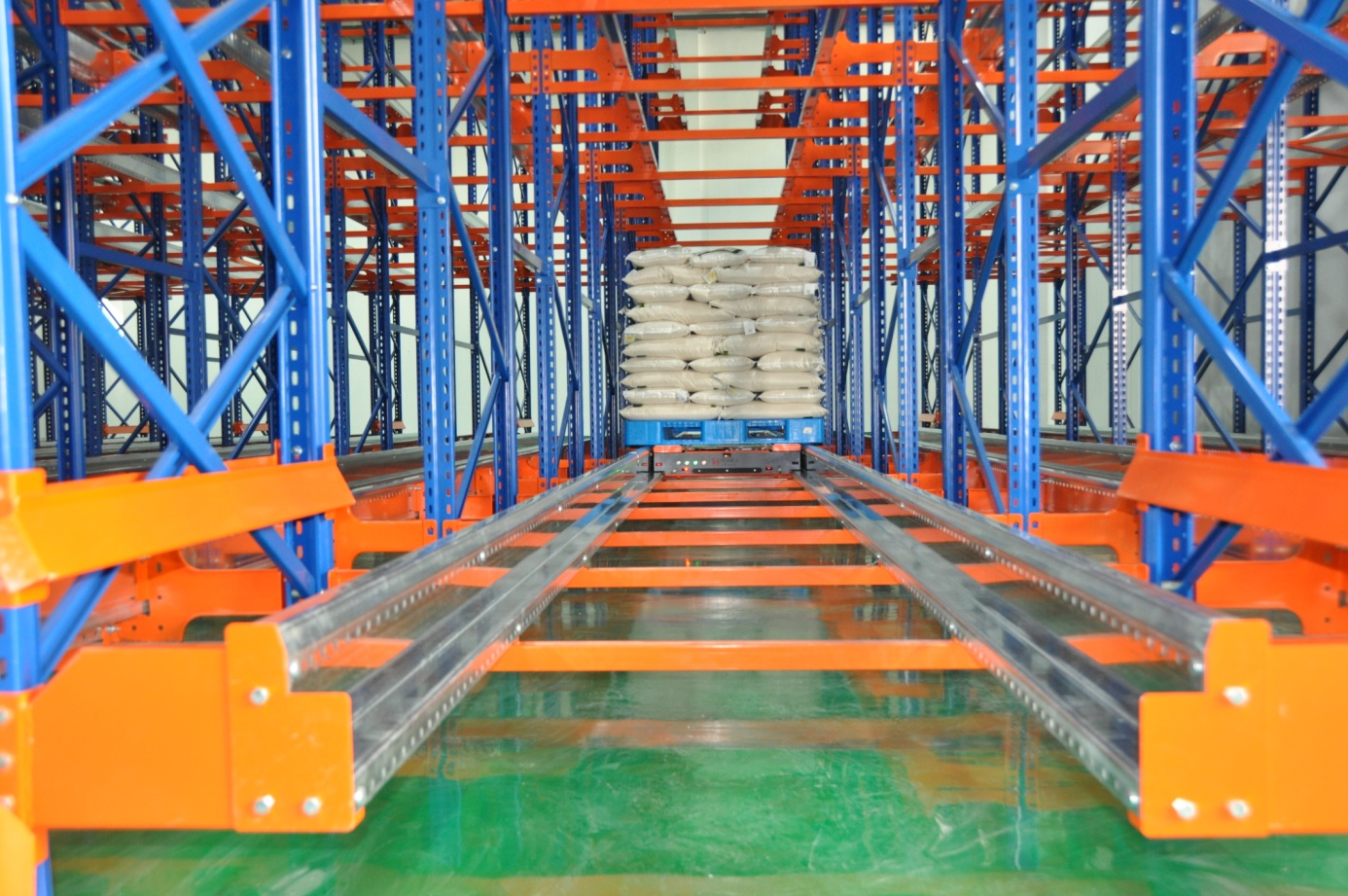 Automation-ready heavy duty racking integrated with shuttles
