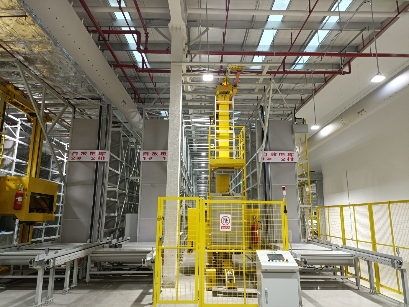 ASRS system in a manufacturing warehouse