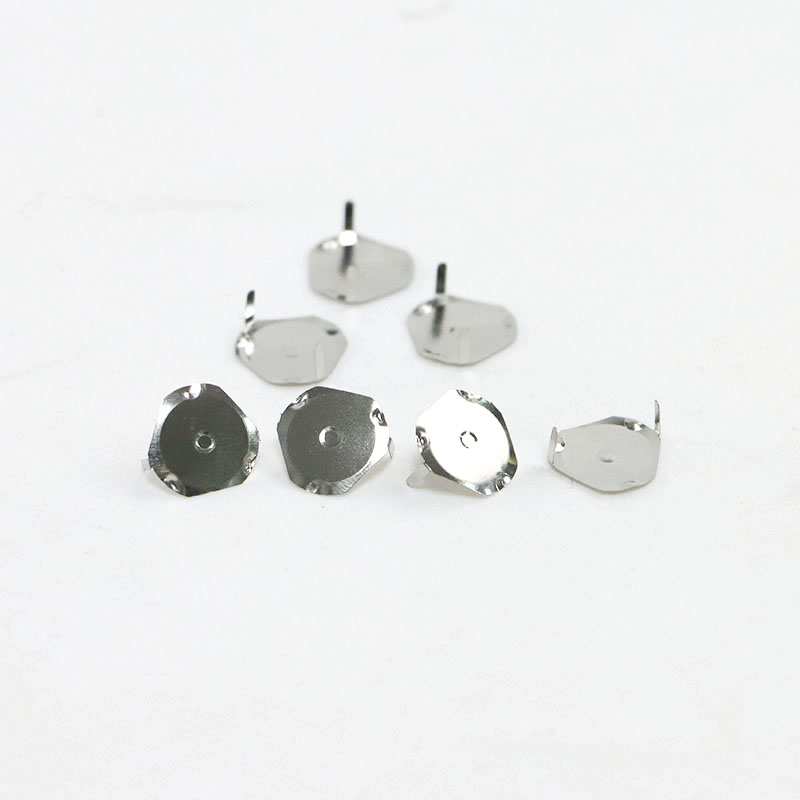 Cúpula triangular de metal