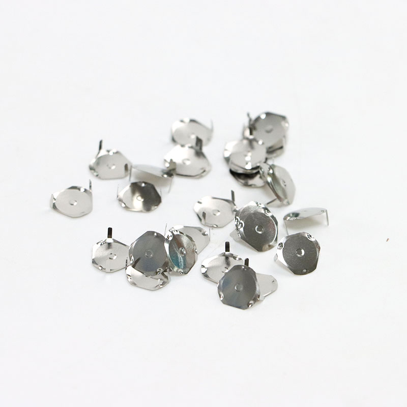 Cúpula triangular de metal