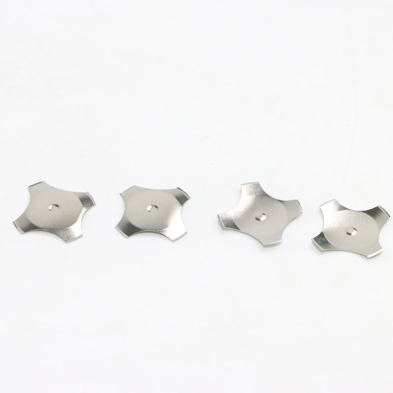 cúpula metálica en forma de cruz