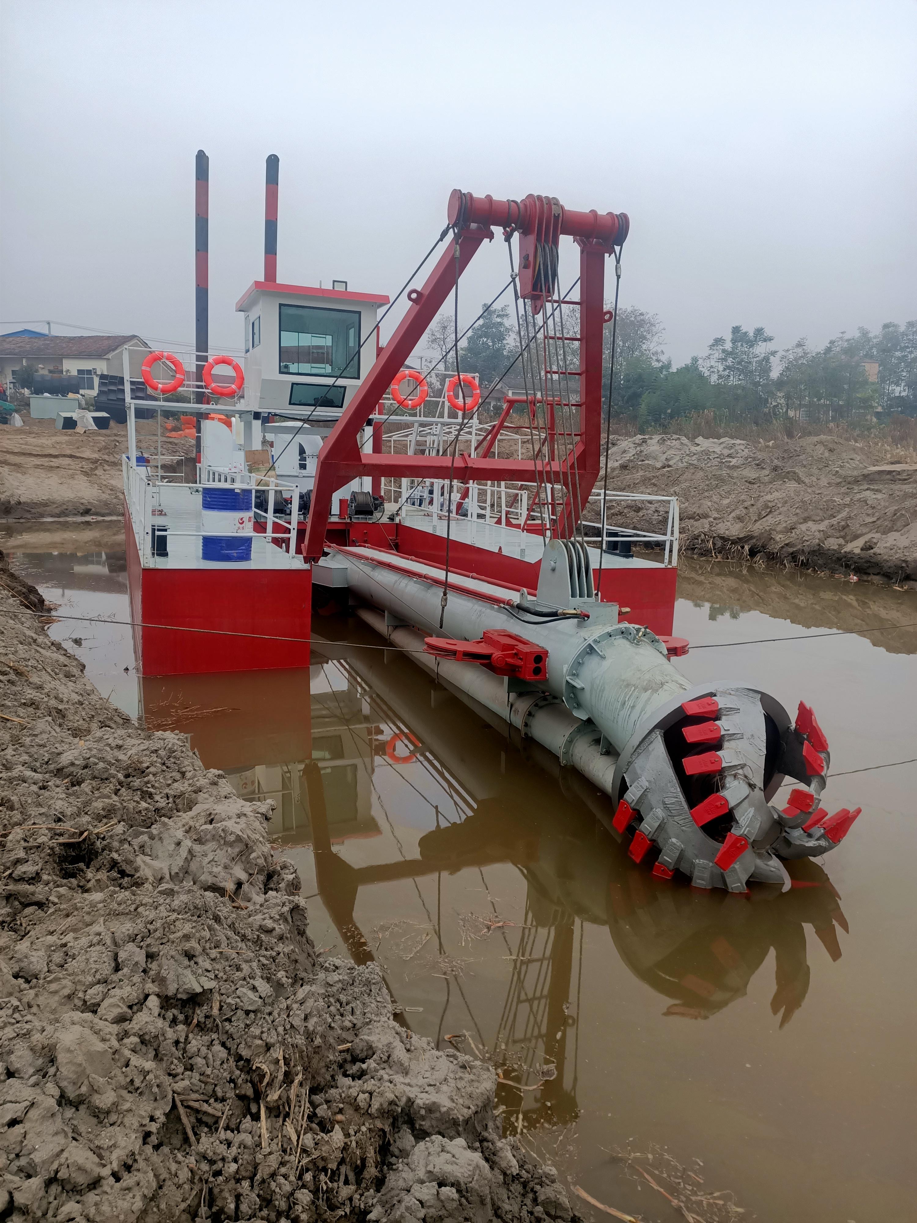 Amphibious Dredgers