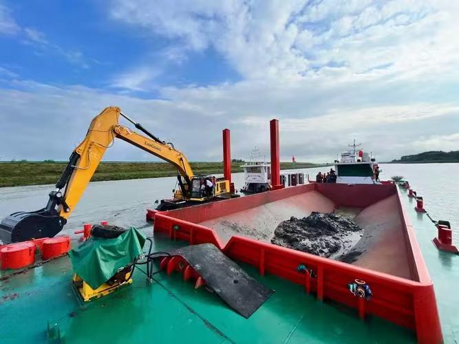 HUAYAO amphibious excavator