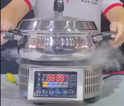 Steam cooking tool that produces steam in seconds