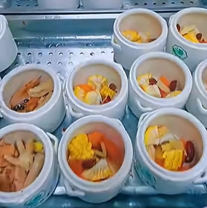 Steamer oven that produces steam in seconds