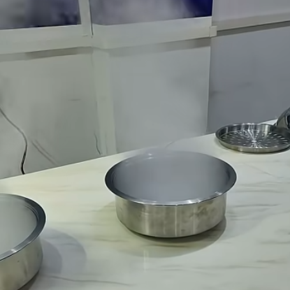 Instant steam cooker produces steam in seconds