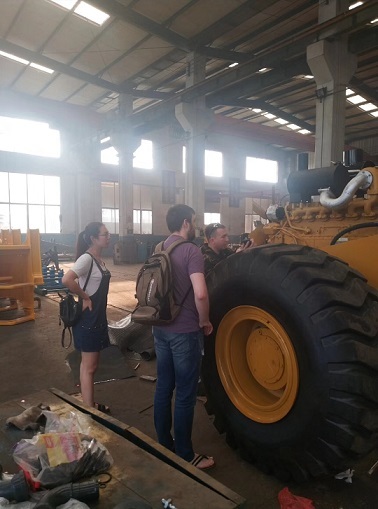 Russion customers visit our company for purchasing big wheel loader construction machinery