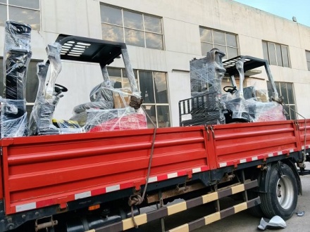 electric forklift deliveried by LCL