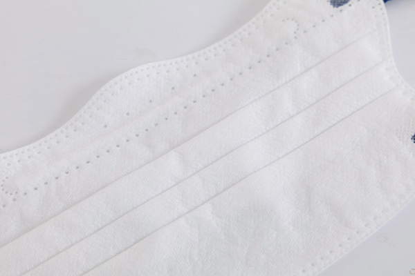 white disposable face mask
