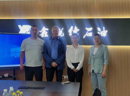 Foreign customers visit our factory