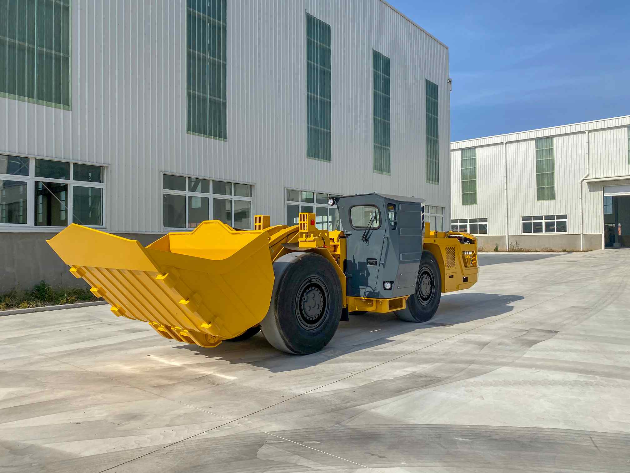 Low Profile Underground LHD Loader