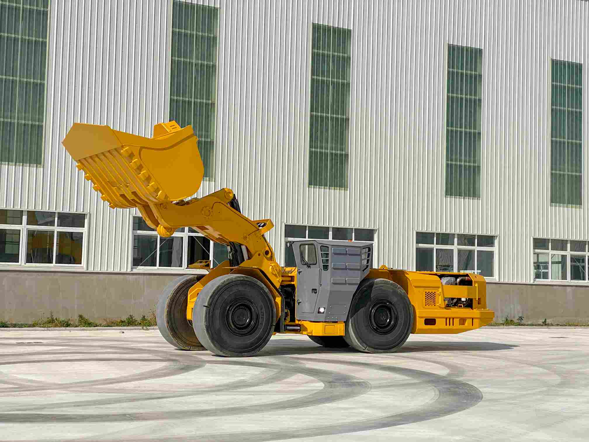 Iron 285kw Underground Mining Load Haul Dump