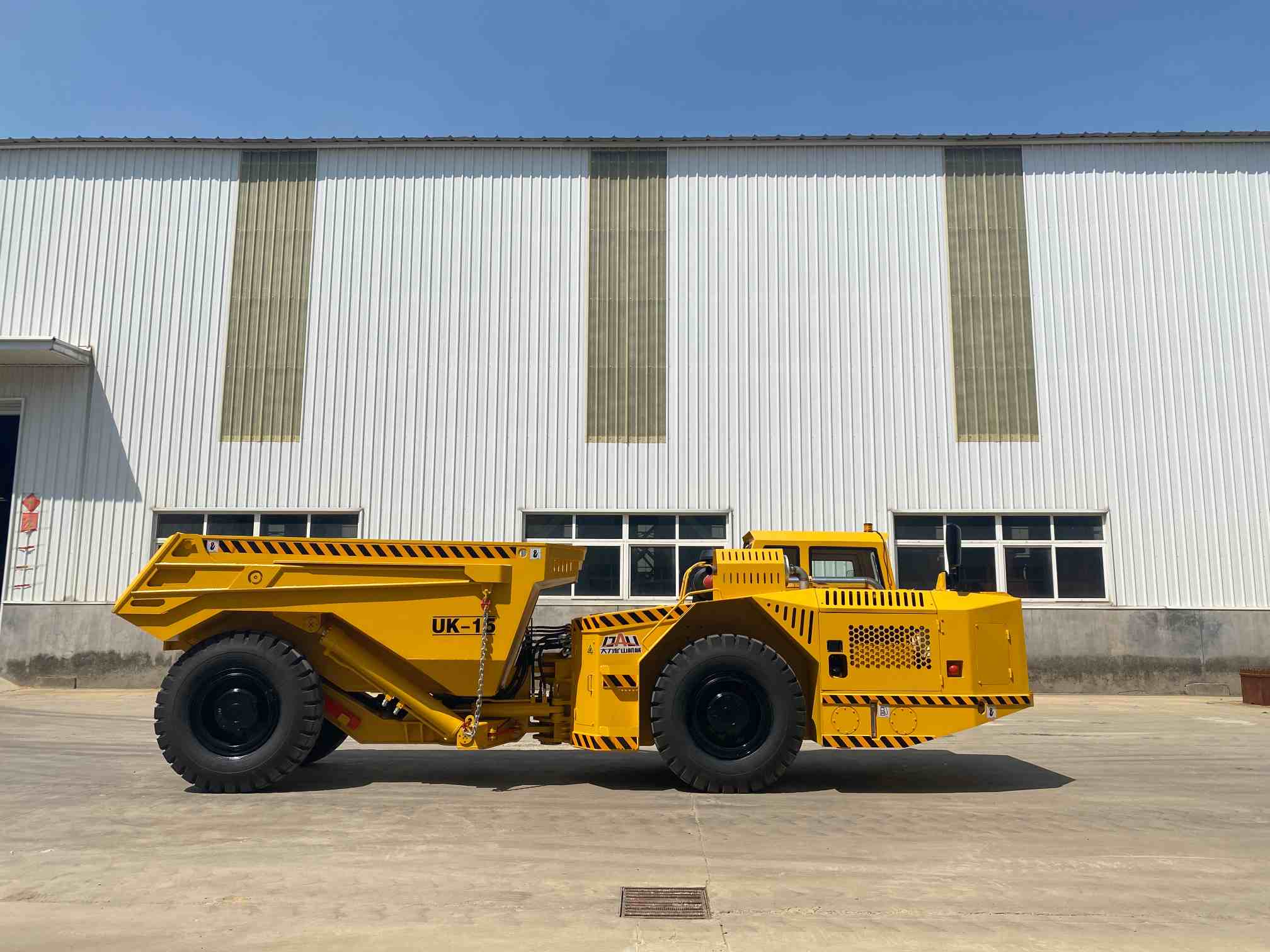165kW Underground Mining 15ton Compact Low Profile Dumper Truck