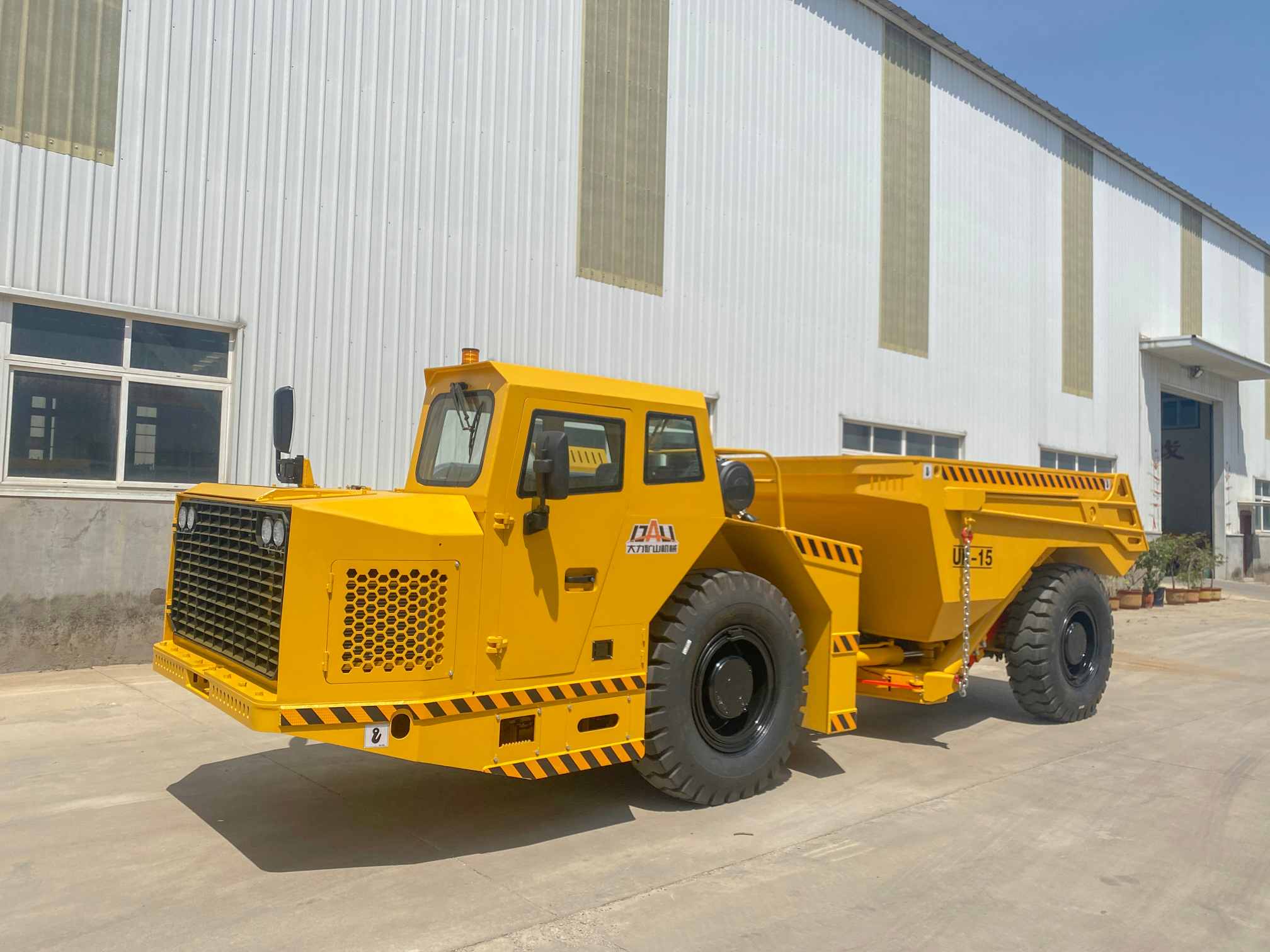 165kW Underground Mining 15ton Compact Low Profile Dumper Truck
