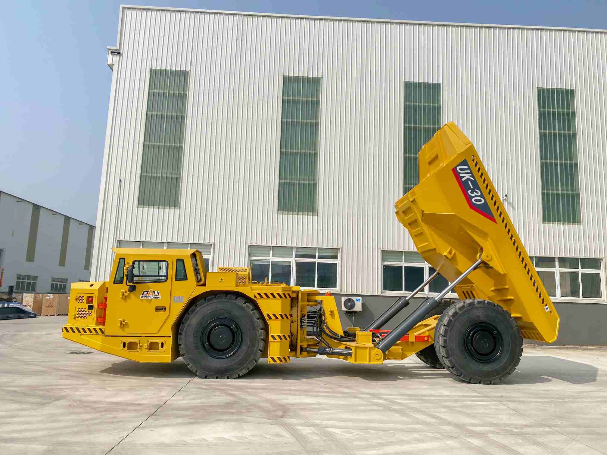 Factory Articulated Diesel Dumper Truck For Underground Mining