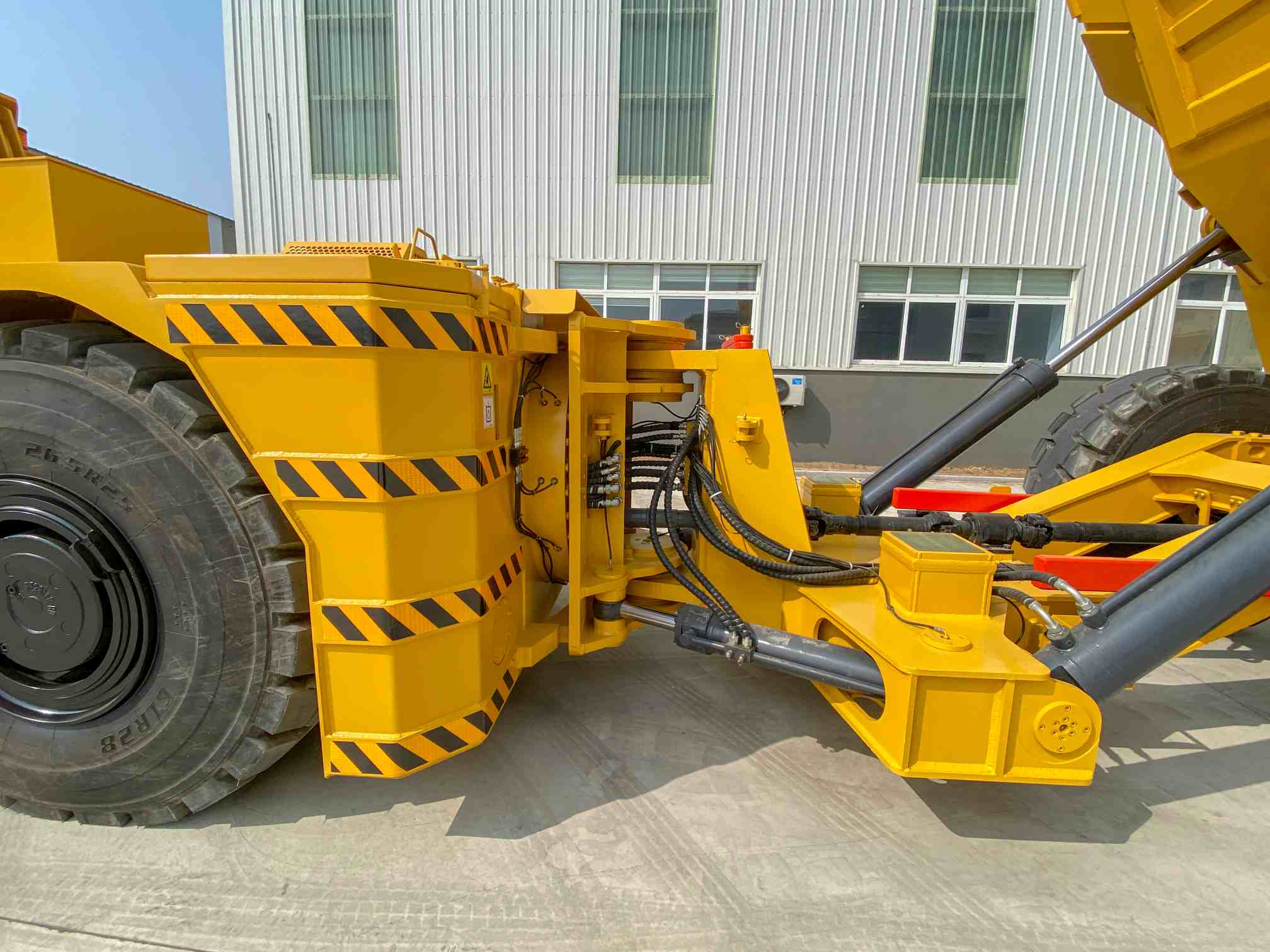 Factory Articulated Diesel Dumper Truck For Underground Mining