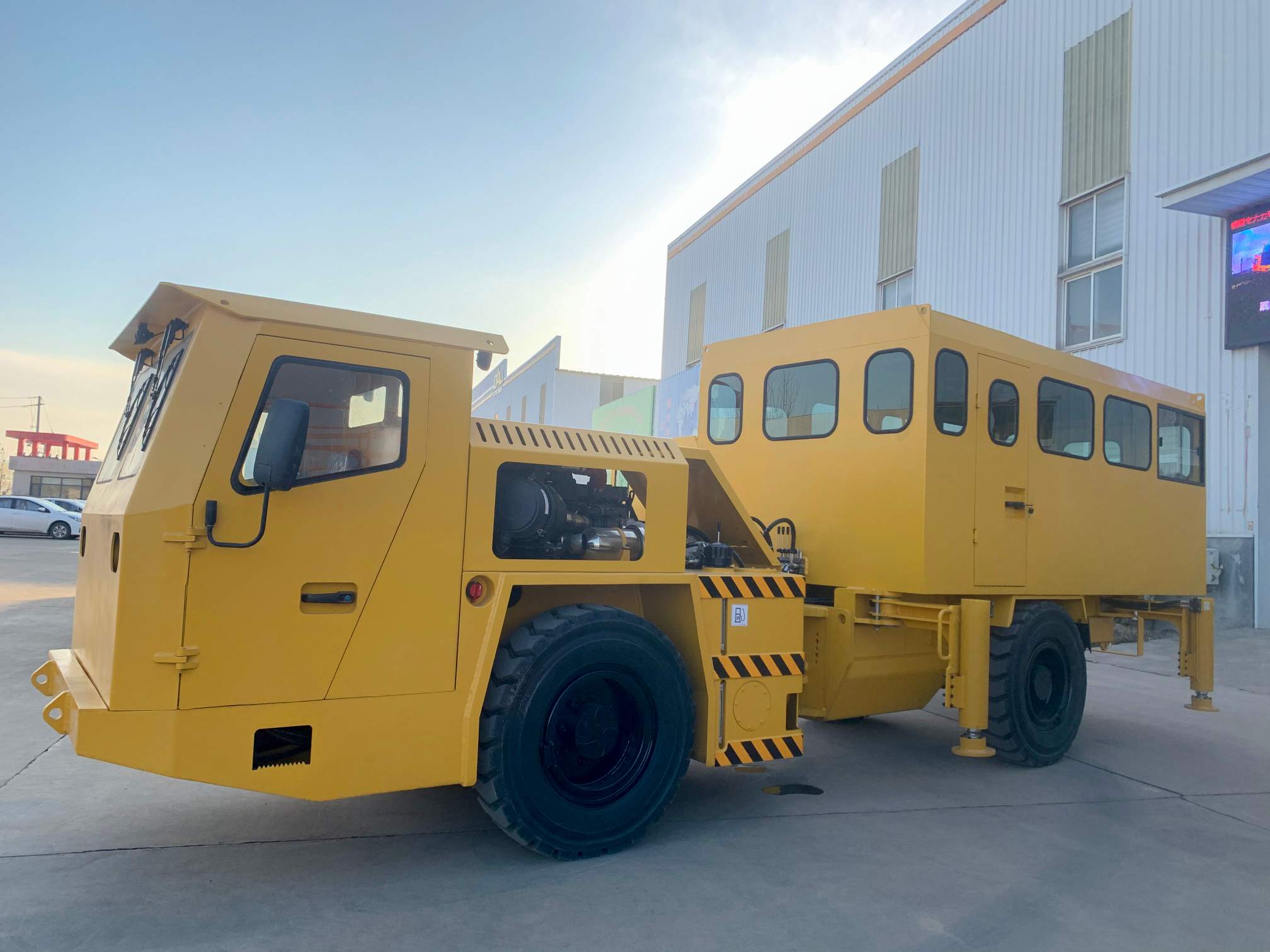 Underground Mobile Mining Personnel Vehicle