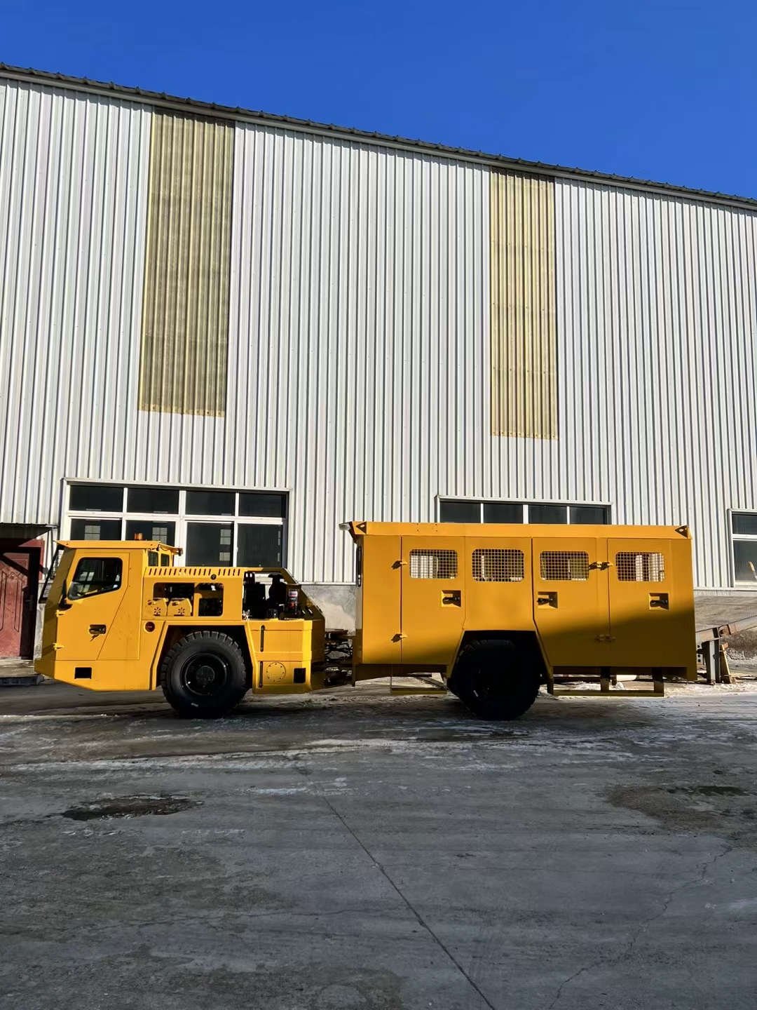 underground man transport vehicle underground man transport vehicle