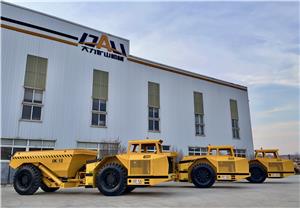 Underground mine and tunnel construction dump truck