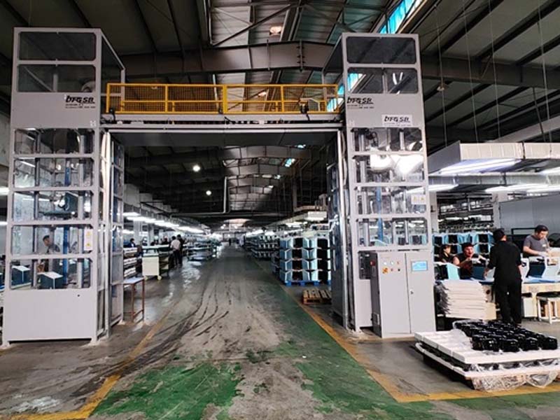 Application of continuous elevator in ice making machine factory!