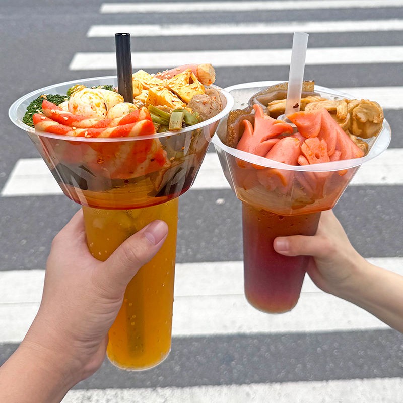 Disposable Hot Pot Snack Milk Tea Cup With Lids and Straws Fruit Salad Plastic Cup With Snack Tray