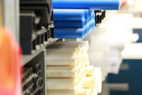 Extrusion vs. Injection Molding: Key Differences Explained