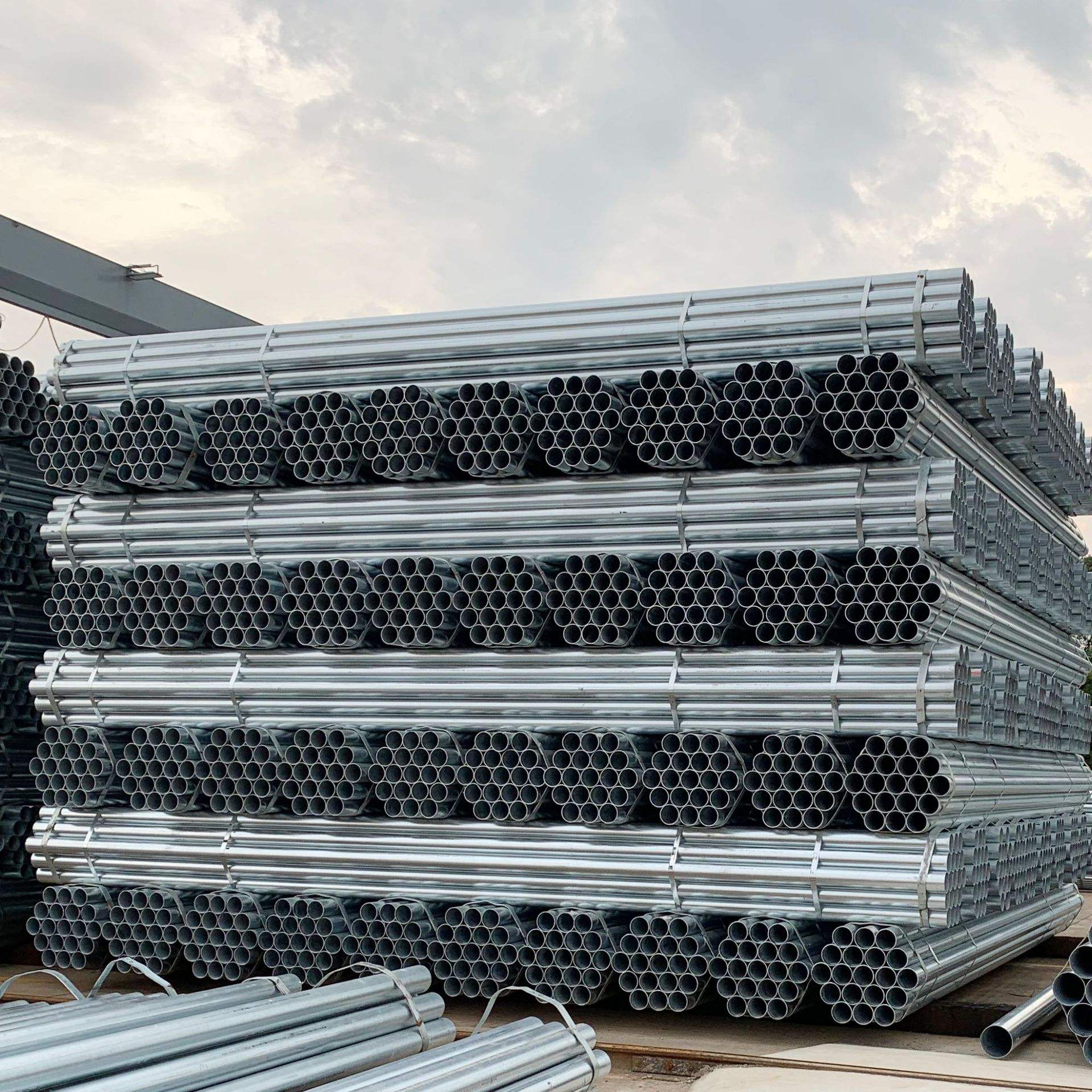 High-quality Hot Dipped Galvanized Steel Pipe