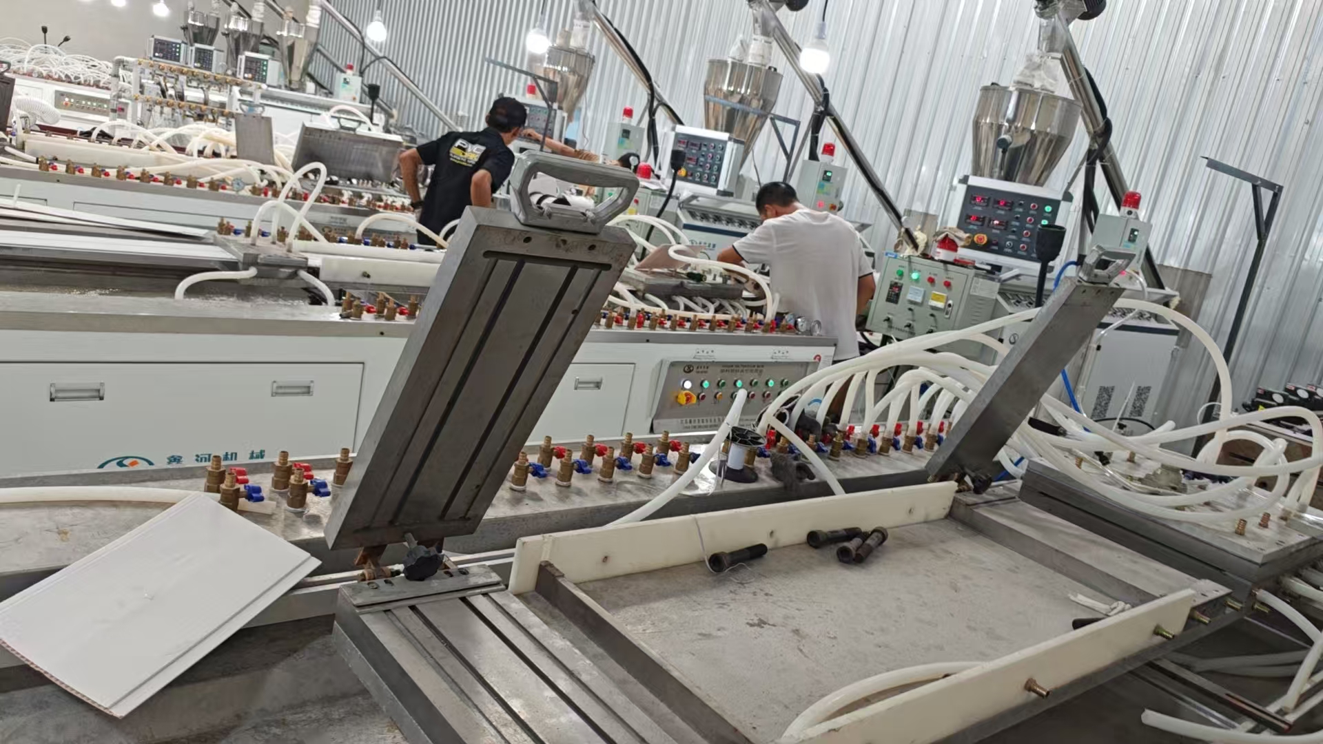 PVC anti-UV door frame extrusion mold PVC anti-UV door frame extrusion mold