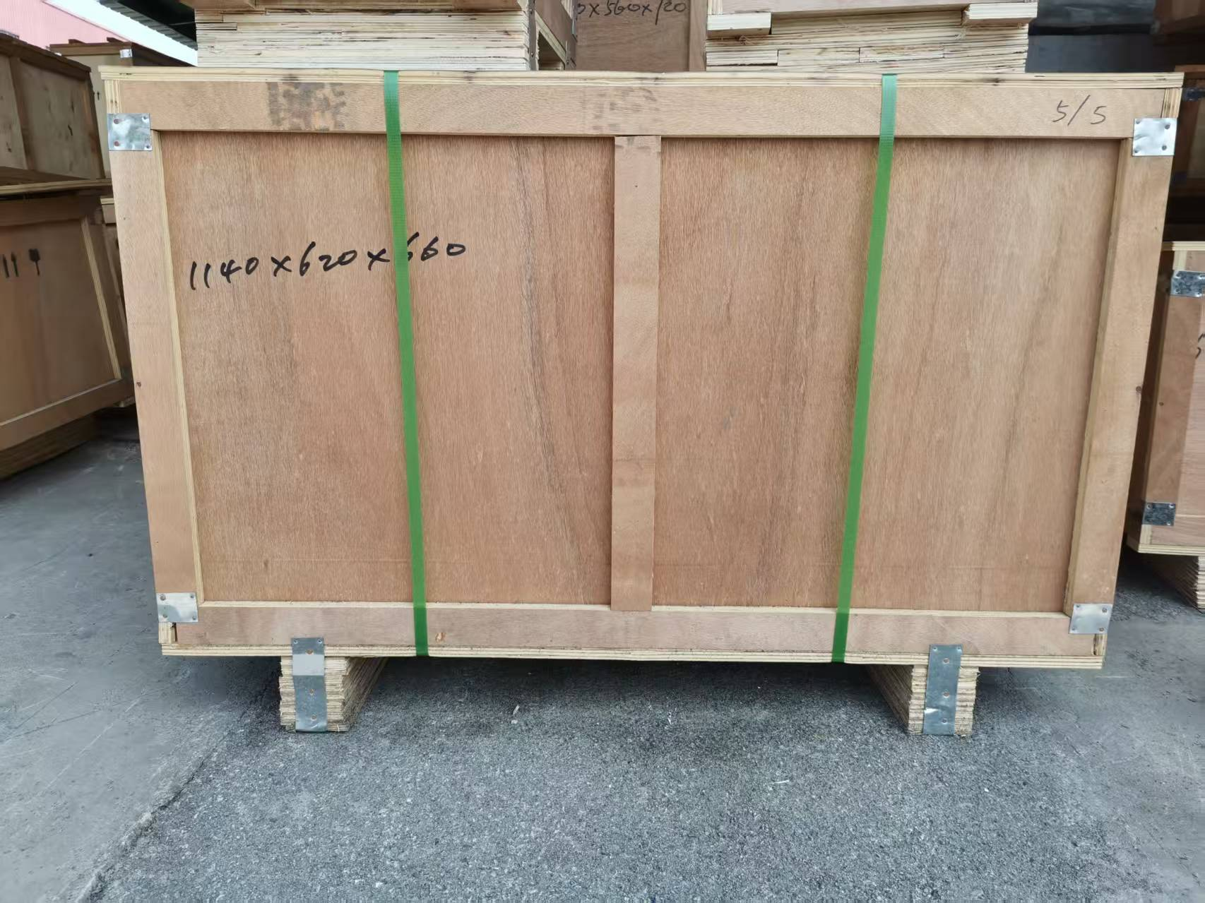 Silicon nitride bonded silicon carbide pillar