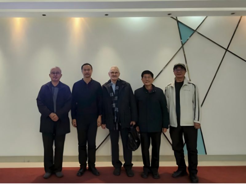 Overseas customers visit factories