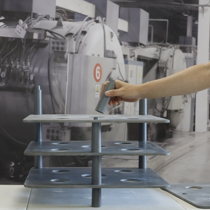 The Invisible Black Tech: What's the Secret Behind the Porous Structure on Silicon Carbide Kiln Furniture?