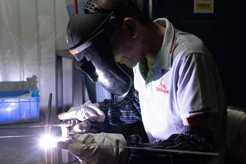 ما هو الفرق بين ® وColmonoy® ؟