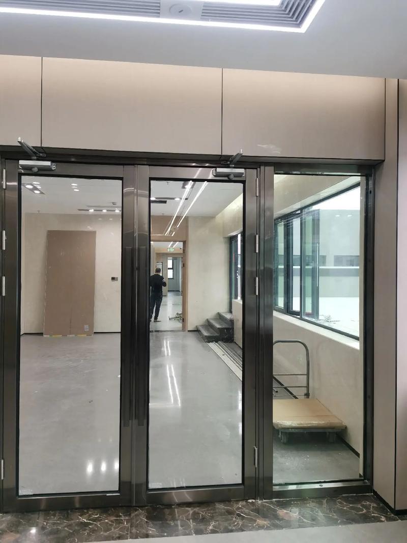 Glass Fire Door for Fire Rated Building Entrances