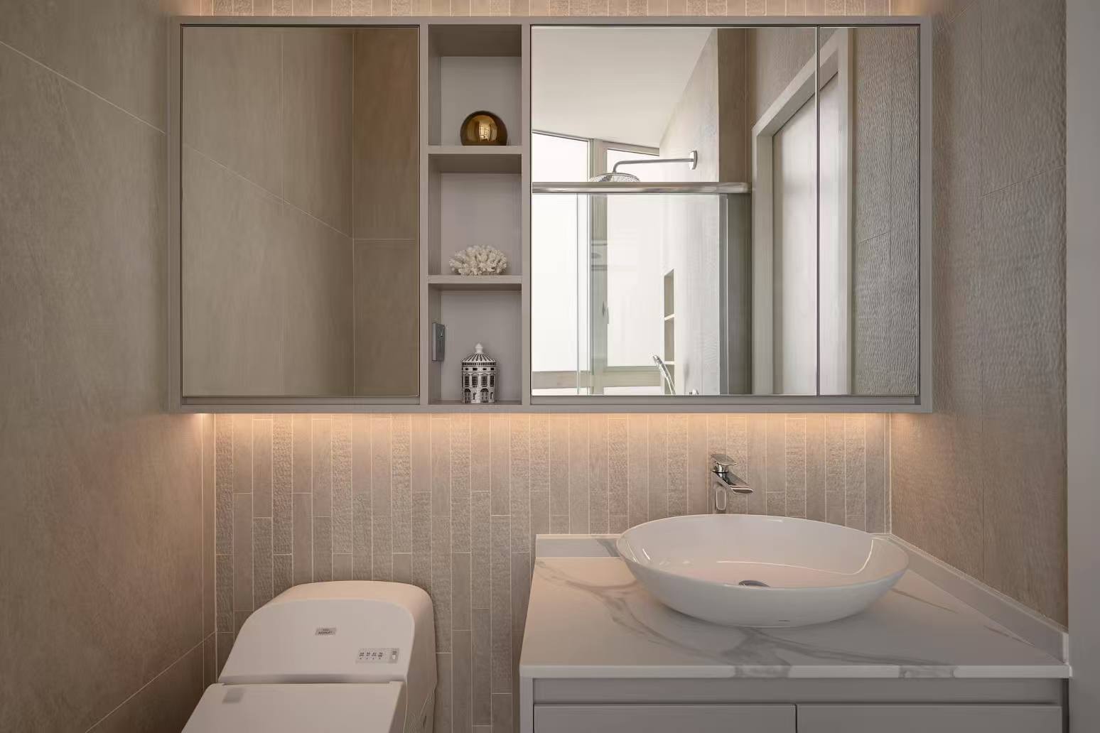 தனிப்பயனாக்கப்பட்ட குளியலறை அலமாரிகள்