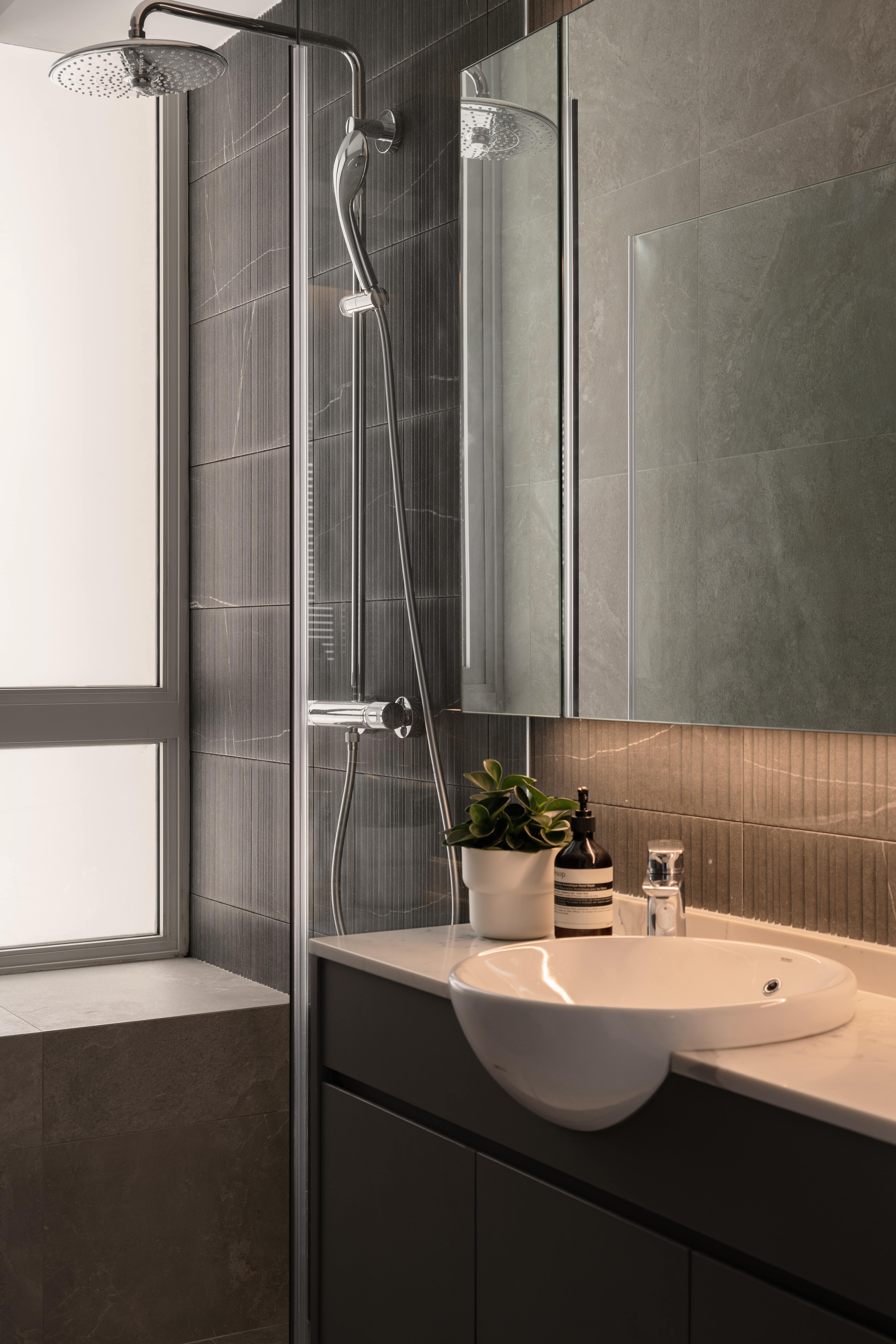 தனிப்பயனாக்கப்பட்ட குளியலறை அலமாரிகள்