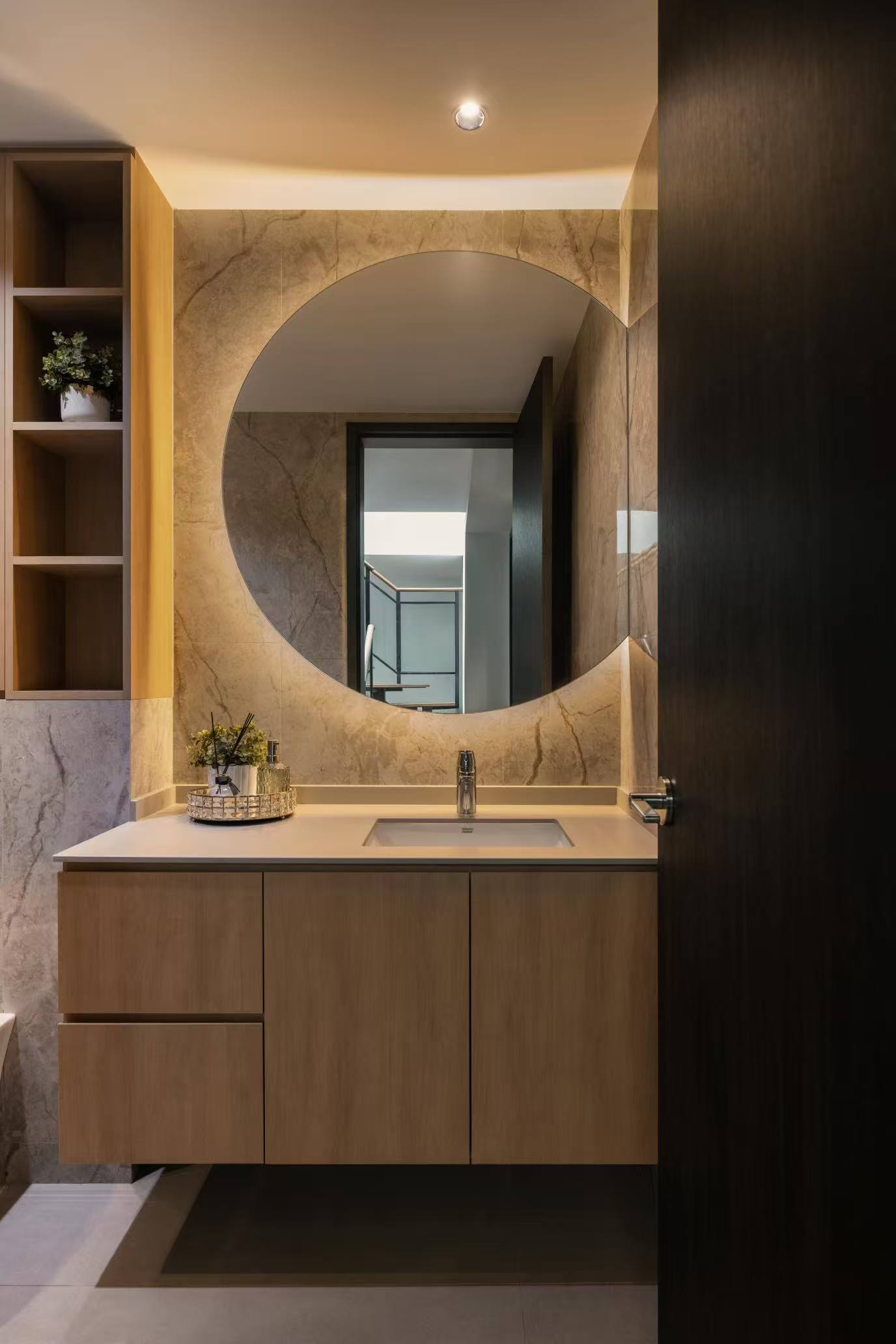 தனிப்பயன் குளியலறை சேமிப்பு அலமாரிகள்