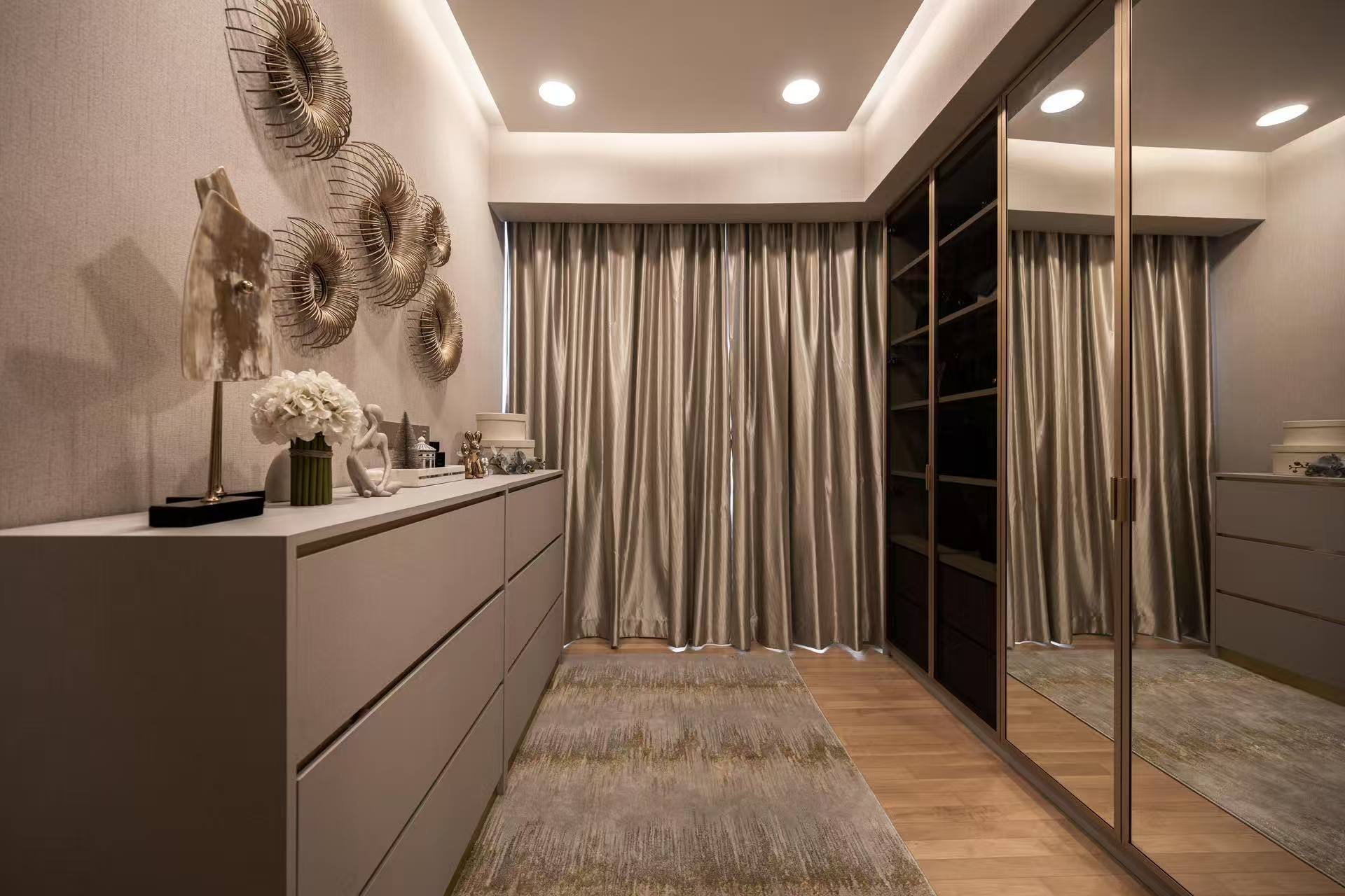 Tailored Master Bedroom & Bedroom Cabinet Solutions