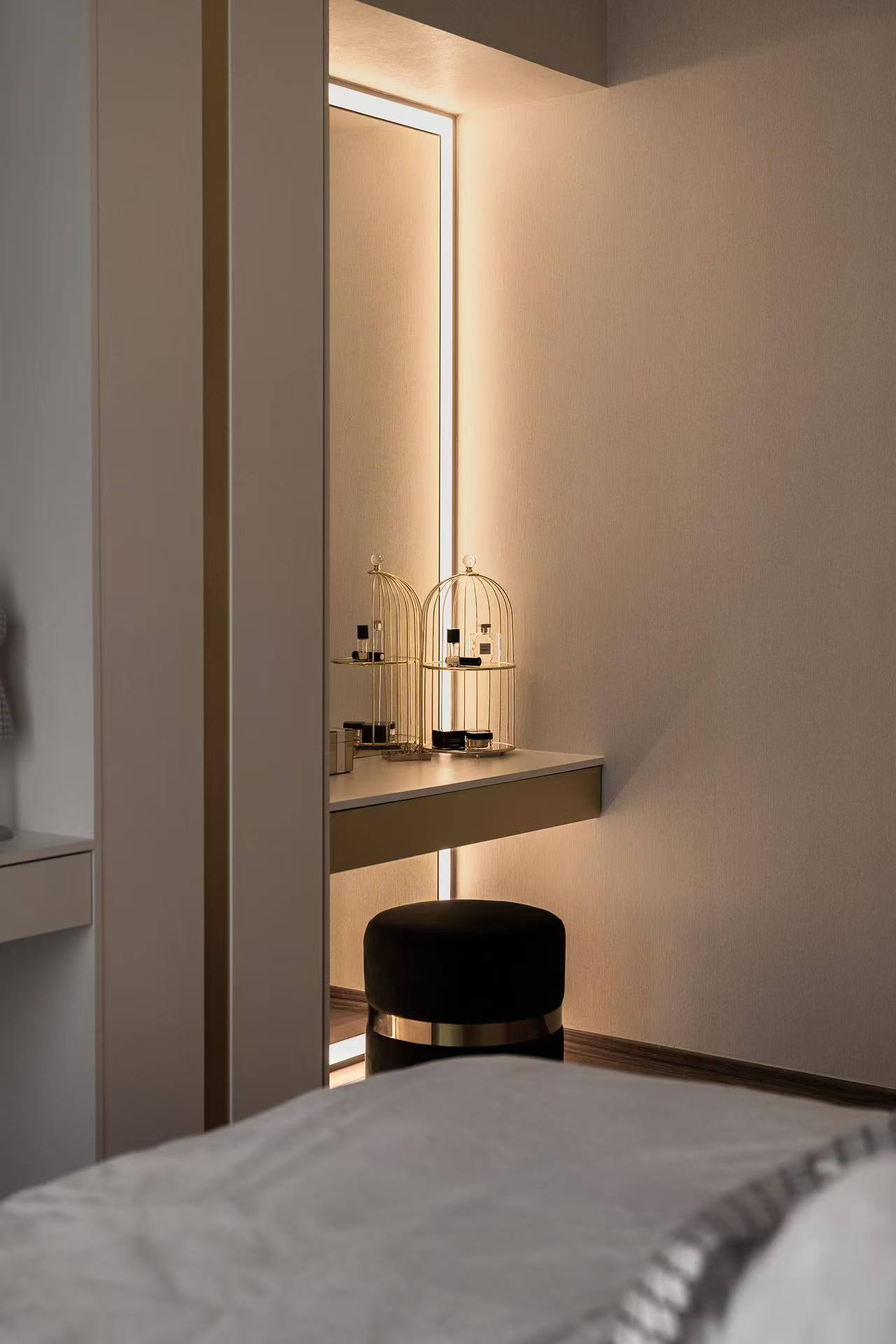 Tailored Master Bedroom & Bedroom Cabinet Solutions