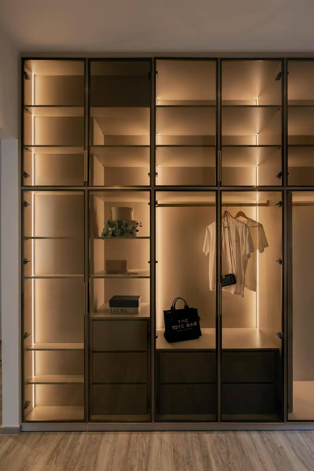 Premium Custom Bedroom Wardrobes - Maximize Organization in Your Sleep Area