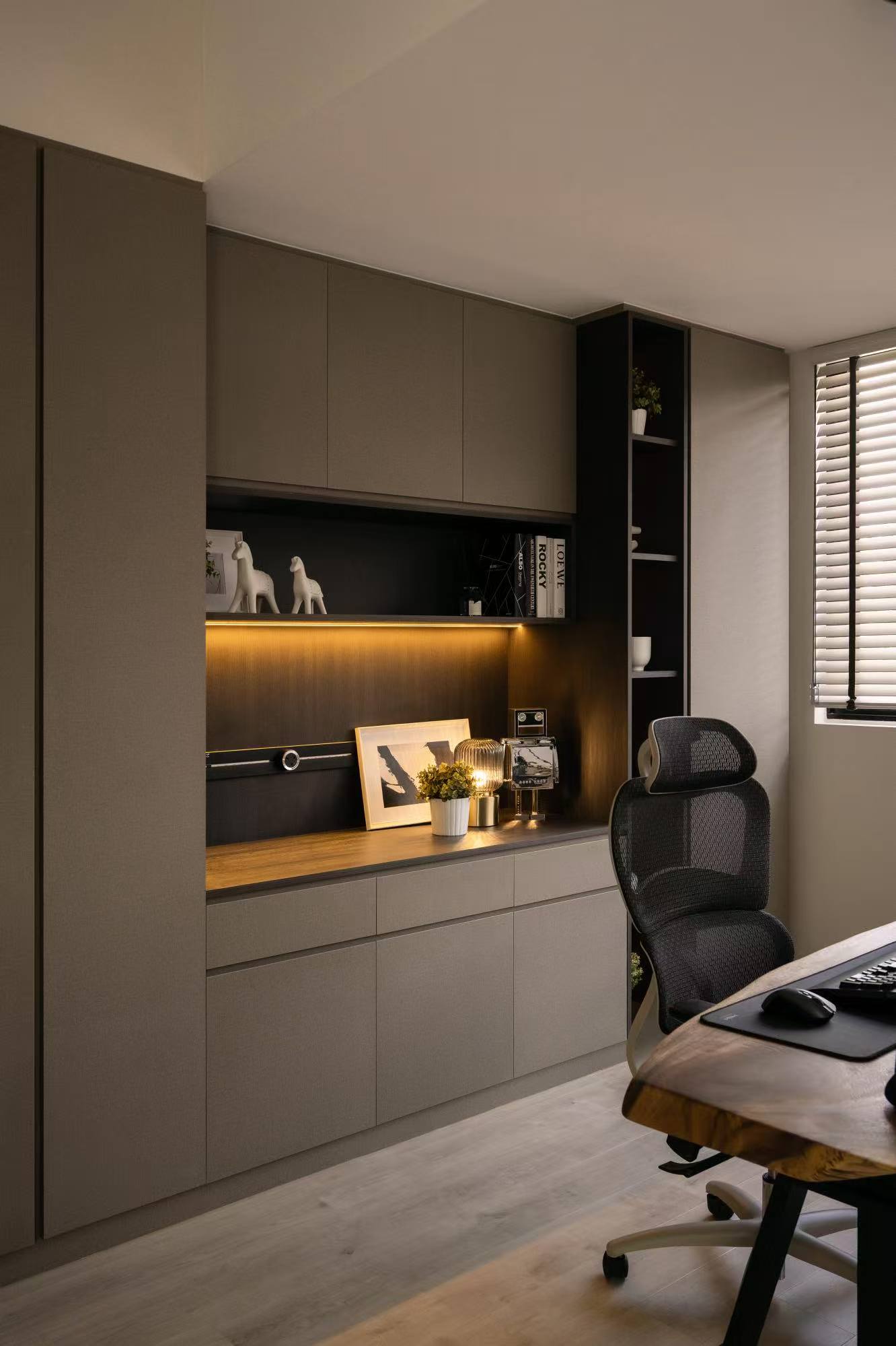 Premium Custom Office Cabinets - Maximize Space & Style in Your Study