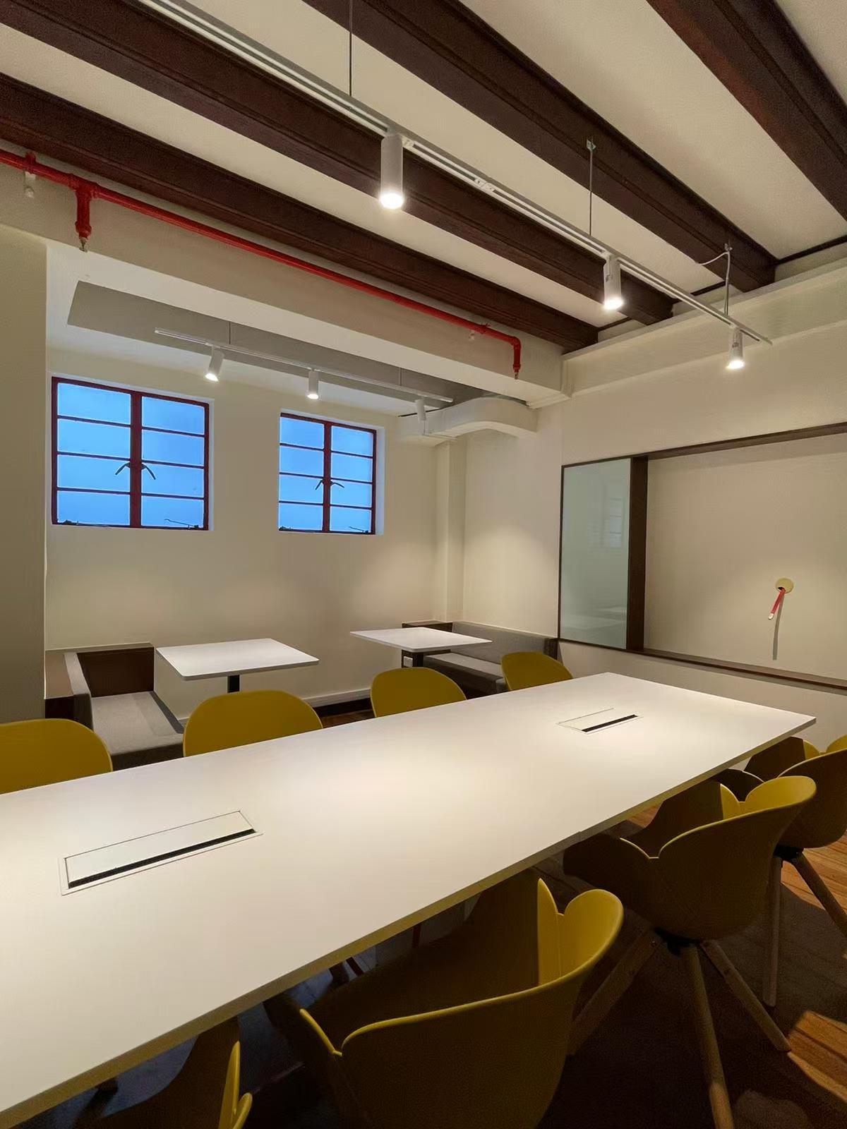 தனிப்பயன் வணிக அலுவலக அலமாரிகள் - தொழில்முறை இடங்களுக்கு ஏற்றவாறு வடிவமைக்கப்பட்ட சேமிப்பு