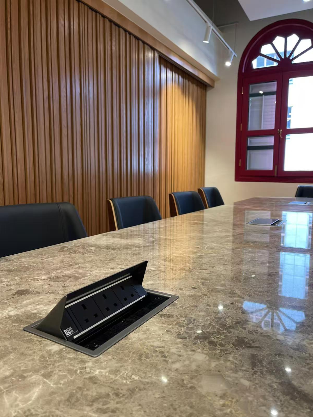 தனிப்பயன் வணிக அலுவலக அலமாரிகள் - தொழில்முறை இடங்களுக்கு ஏற்றவாறு வடிவமைக்கப்பட்ட சேமிப்பு