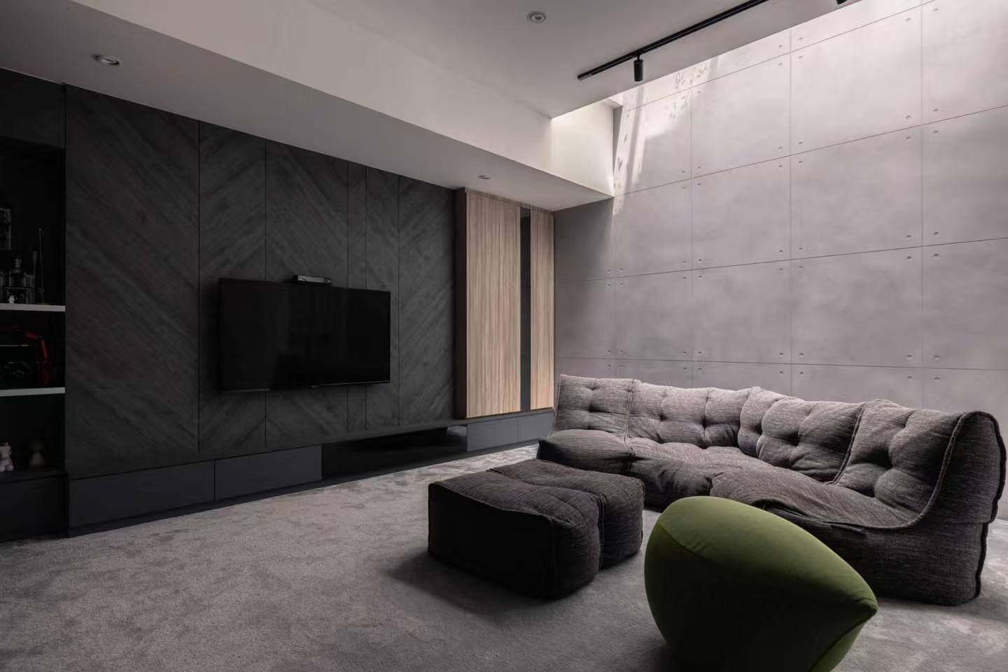 Space-saving custom cabinets for Singapore private apartments