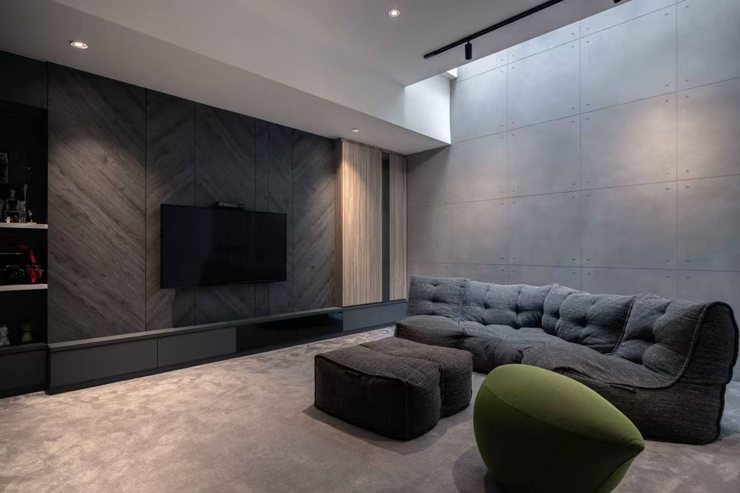 Space-saving custom cabinets for Singapore private apartments