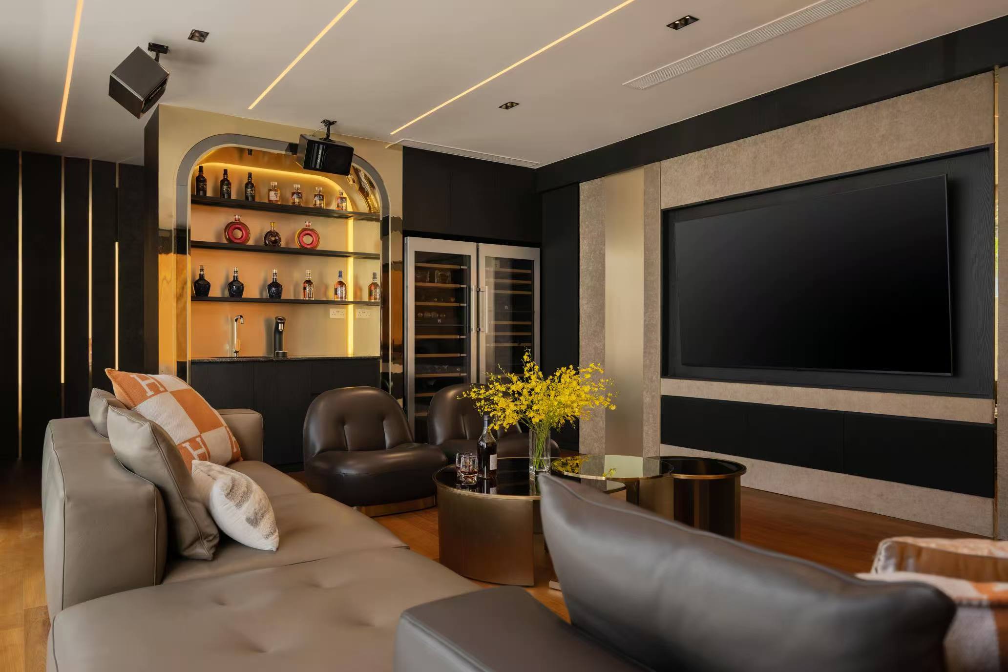 Tailored bedroom cabinets