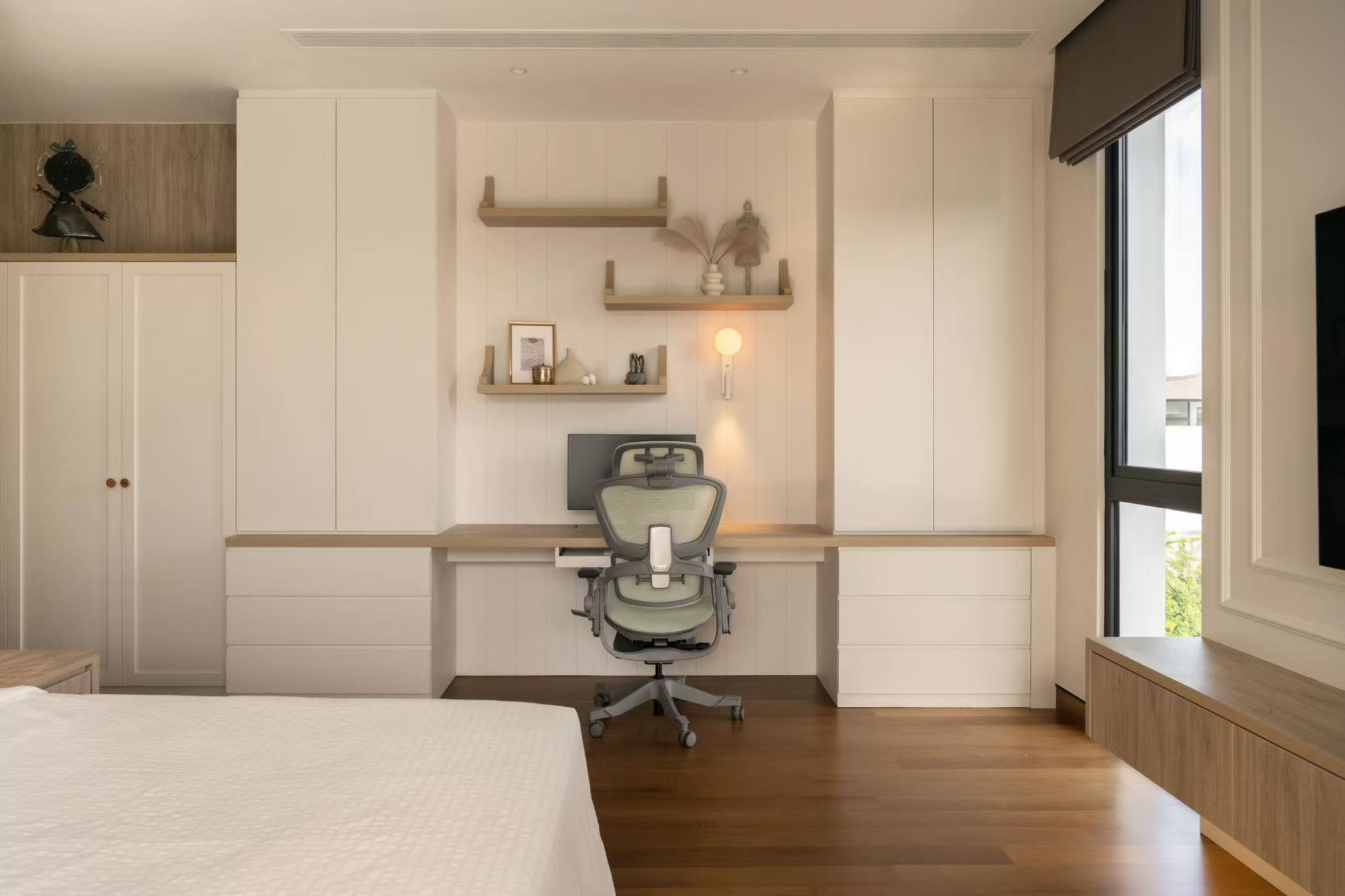 Tailored bedroom cabinets