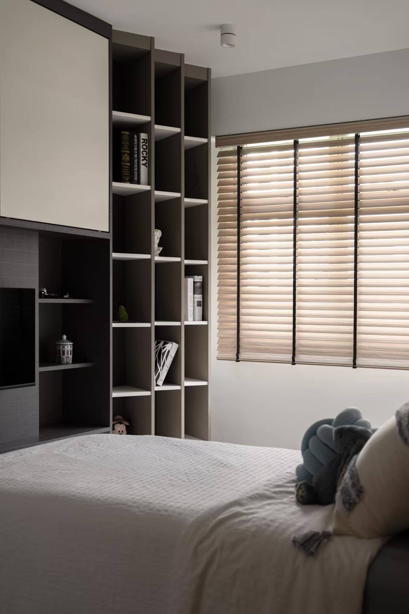 Singapore HDB BTO Custom Cabinets - Professional Woodworking