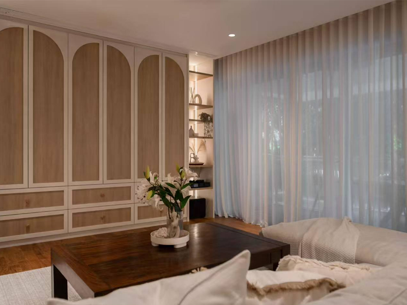 தனிப்பயன் வாழ்க்கை அறை அலமாரிகள்: தனிப்பயனாக்கப்பட்ட சேமிப்பு தீர்வுகள்