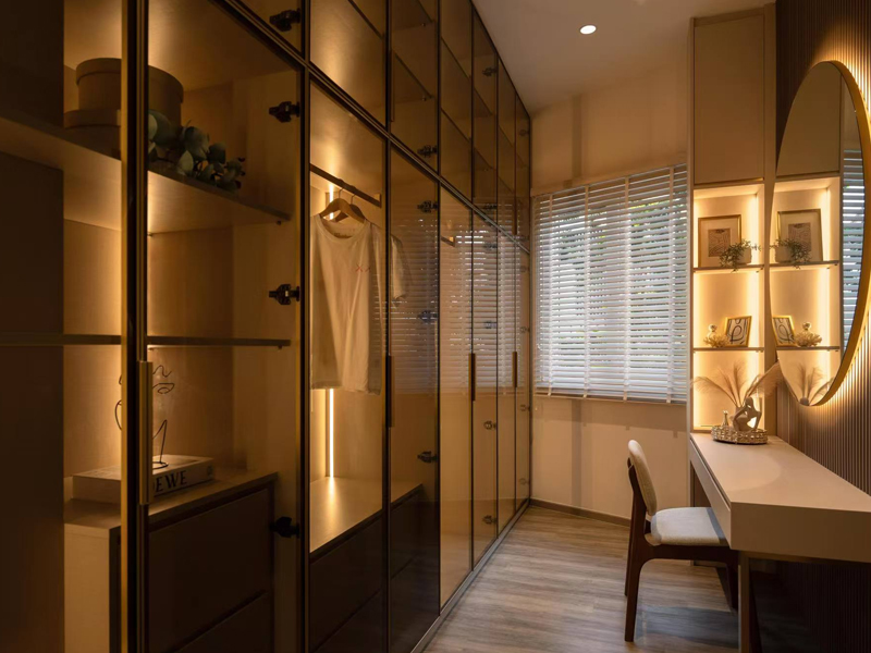 பிரீமியம் தனிப்பயன் படுக்கையறை அலமாரிகள் - உங்கள் தூக்கப் பகுதியில் ஒழுங்கை அதிகப்படுத்துங்கள்